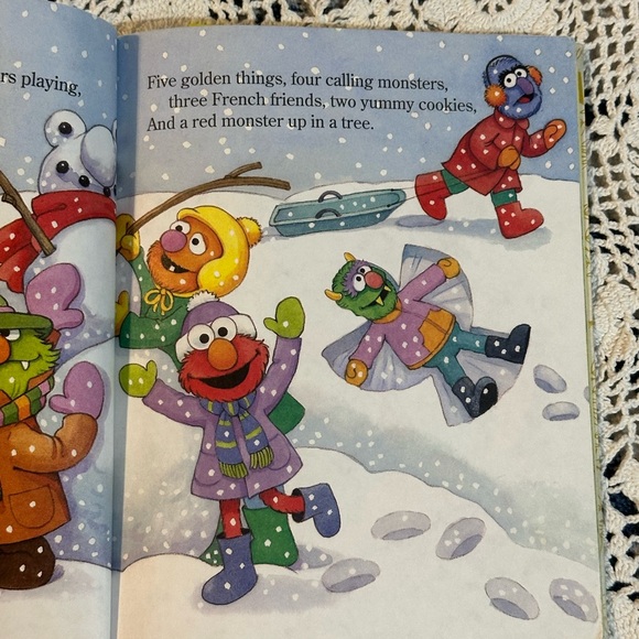 Elmo and Pooh Holiday Storybook Set - Picture 4 of 9
